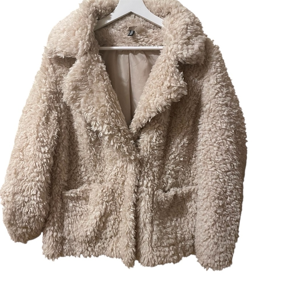H&M Divided ivory faux fur teddy‎ coat
